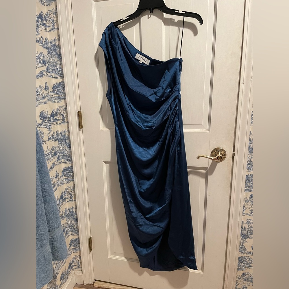 Elliatt Cassini One-Shoulder Dress